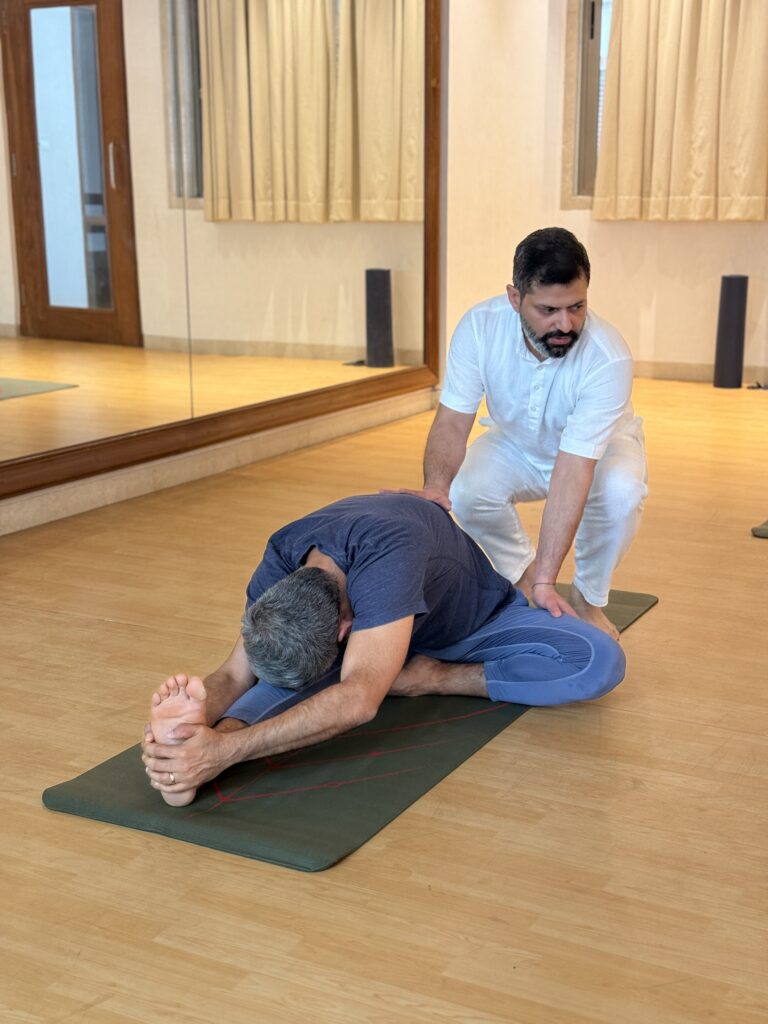 Peaceful yoga classes in Juhu Mumbai for health fitness and inner calm