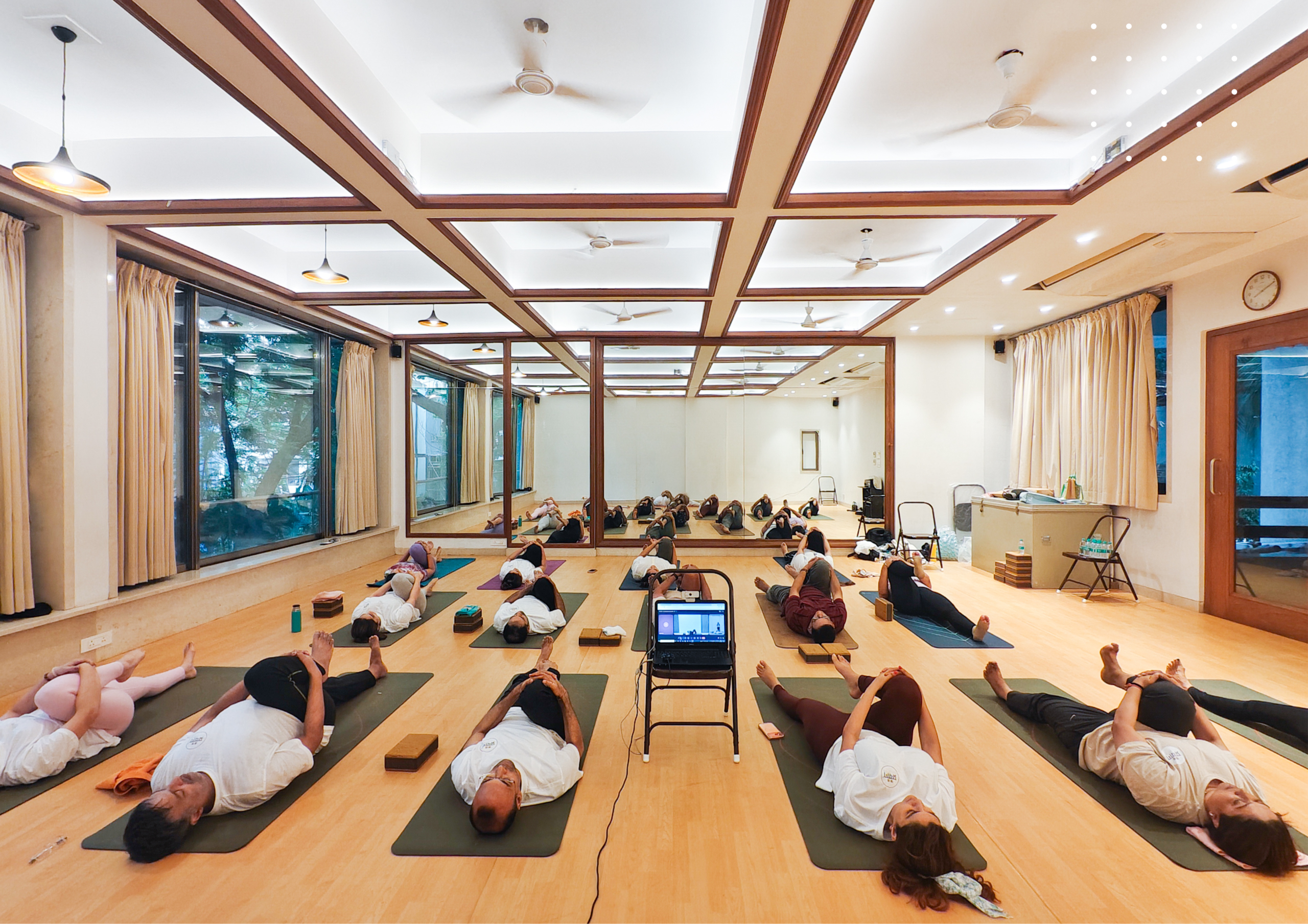 Why Choose Hybrid Yoga Classes in Juhu for Everyday Lifestyle?